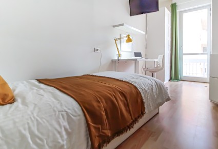 ROOM 6
